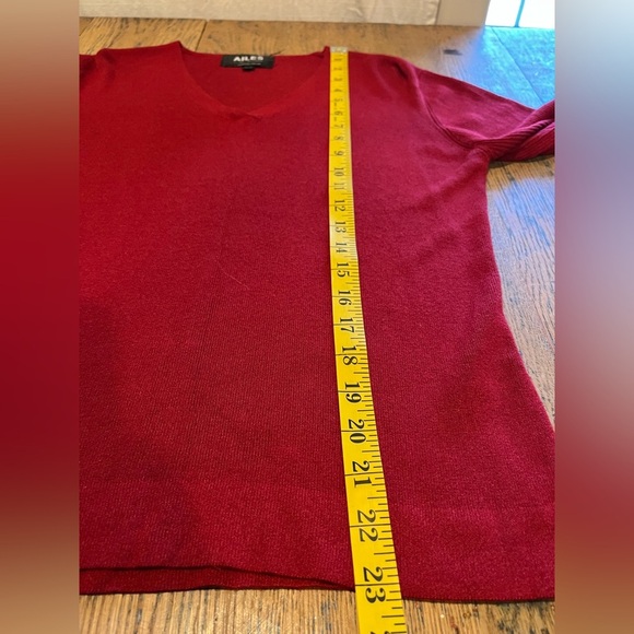 LES AILES DE LA MODE VINTAGE  Red V-Neck Sweater SIZE M - Picture 3 of 7